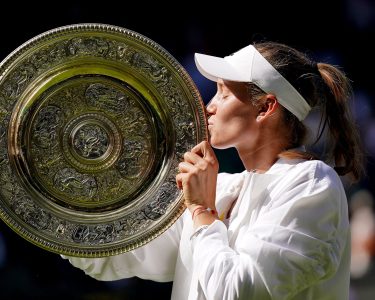 Elena Rybakina Kisses Wimbledon'S Venus Rosewater Dish