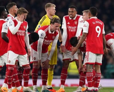 Arsenal Players In A Huddle