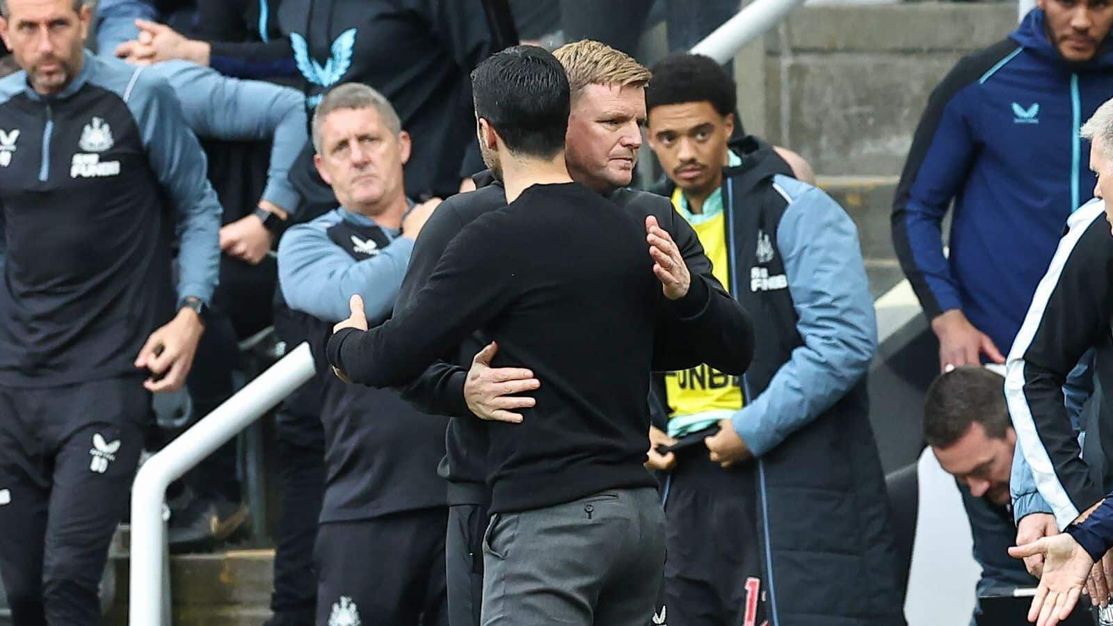 Howe molesto por el Arsenal y el árbitro cuando el Newcastle amargado fue levantado por su propio petardo
