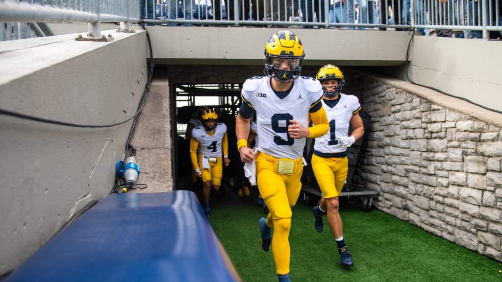 Como Harbaugh en el banquillo contra Michigan, los Diez Grandes  Demandaron a Penn State.