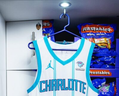 Los Hornets Firman Un Acuerdo De Parche De Camiseta Con La Marca Fundada Por El Youtuber 'Mrbeast'