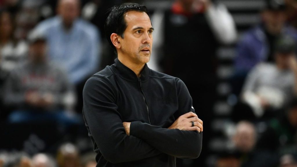 El entrenador del Heat, Erik Spoelstra, está sacando provecho de una extensión de contrato récord
