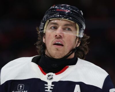 La Compañía De Protectores De Cuello De La Estrella De La Nhl Oshie Considera Aumentar La Demanda