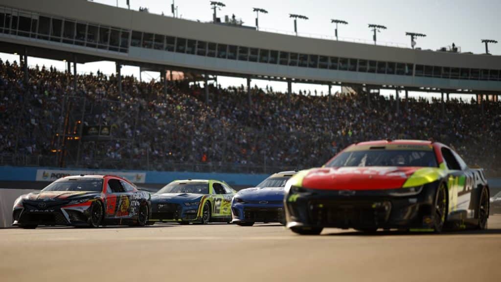 ¿Qué son los estatutos de NASCAR y por qué los equipos están molestos por ello?