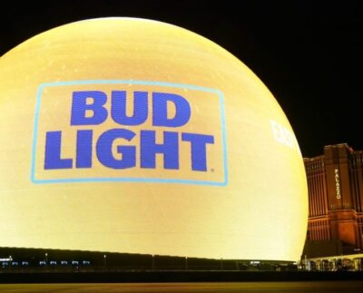 El alboroto de Bud Light impulsa a los socios de TV de la NFL, si no a la marca