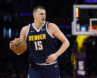 Jokic se une a la élite con un tercer premio MVP de la NBA.