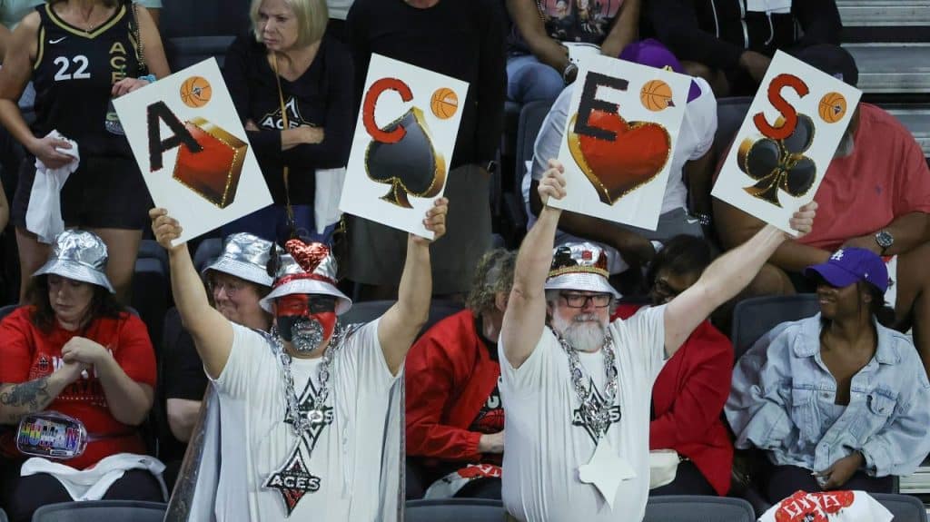 La WNBA espera que su estelar clase de novatos renueve su presencia en la temporada regular