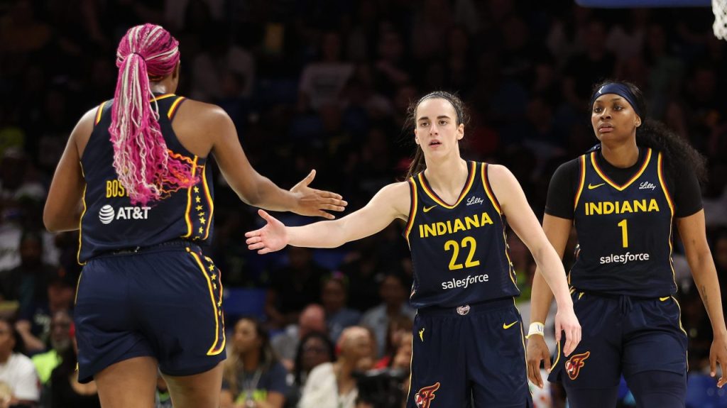 Se gesta batalla por el alma de la WNBA