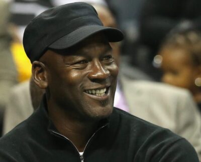 Una Tarjeta De Michael Jordan Se Vende Por 2,9 Millones De Dólares, Un Récord Para Las Tarjetas.