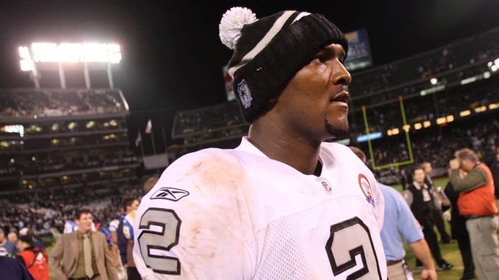 Jamarcus Russell demandado por un cheque regalo para su escuela secundaria