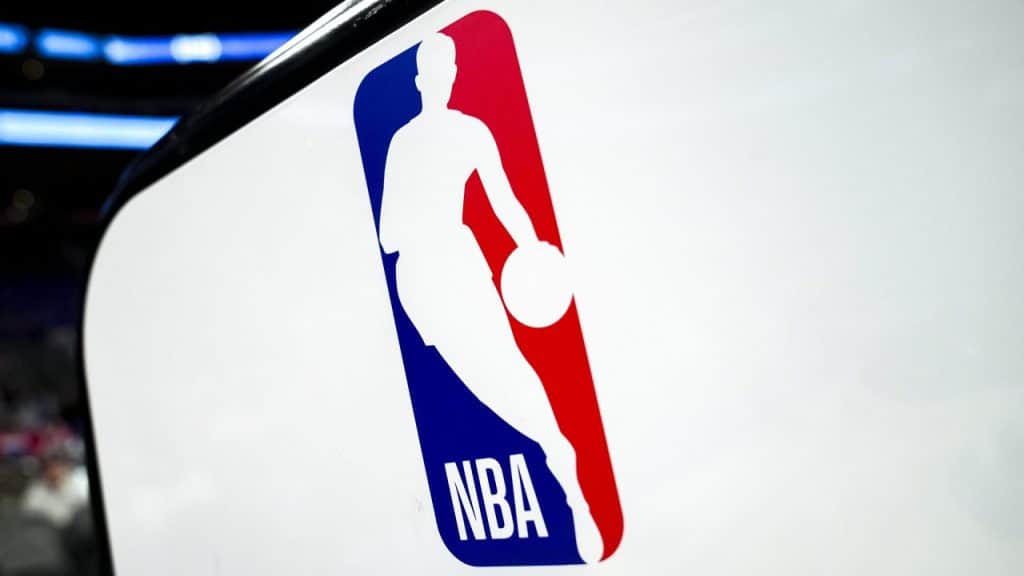 La NBA recaudó 108 millones de dólares para dos equipos la semana pasada mientras que su deuda se redujo a 6.000 millones de dólares.