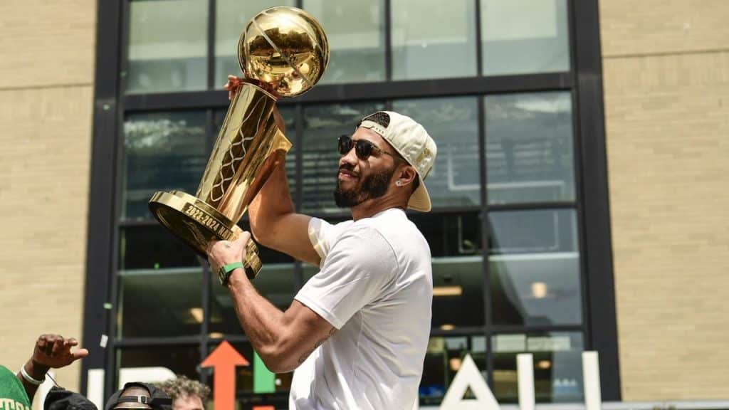 La celebración de las imágenes de Tatum se centra en el negocio de las fotografías deportivas