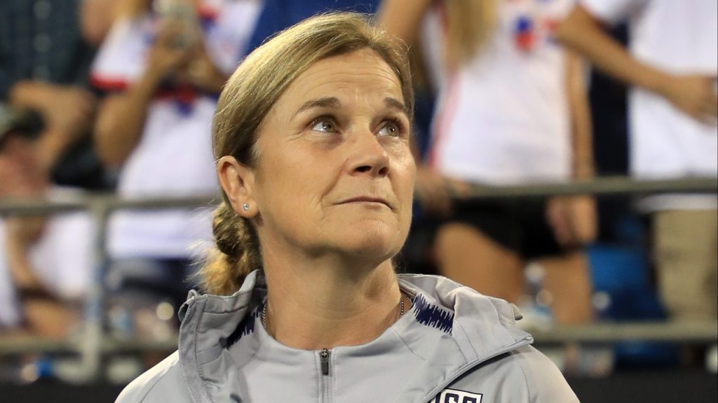 Jill Ellis, del San Diego Wave, demandó a su ex empleada por difamación.