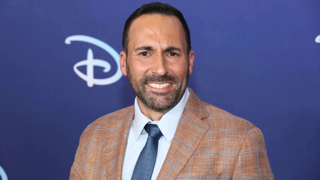 Joe Tessitore de ESPN se ha unido a la WWE en un rol de transmisión jugada por jugada.