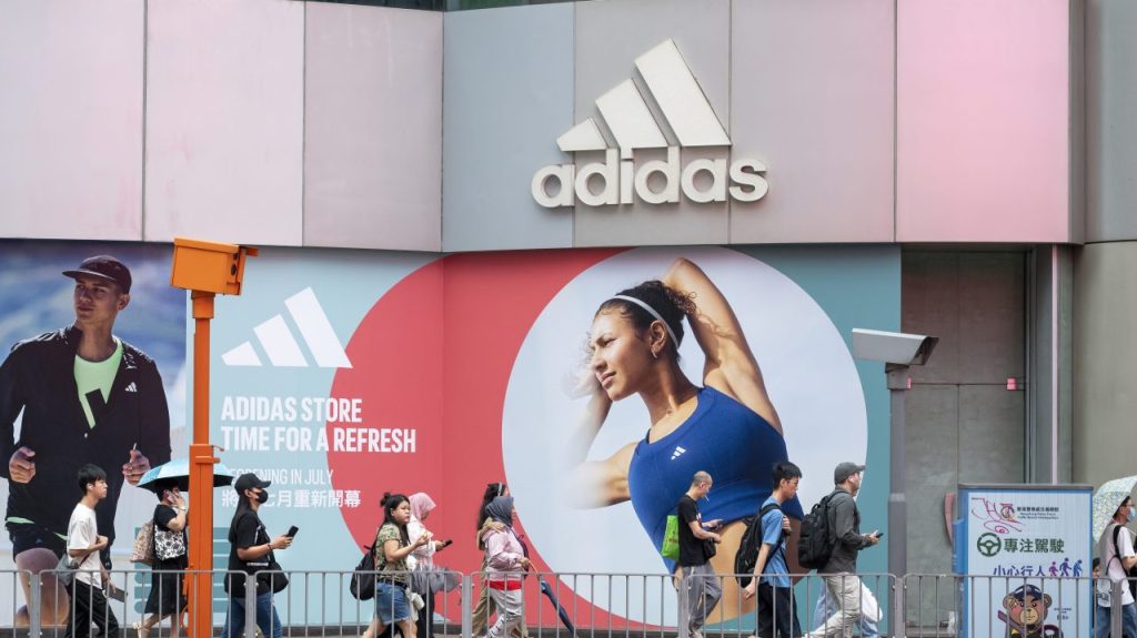 Mientras continúan los problemas de Nike, Adidas se enfrenta a la especulación