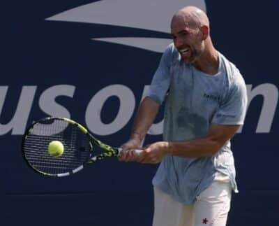 El Jugador Más Inusual Del Tenis No Necesita Patrocinador Ni Plan De Juego.