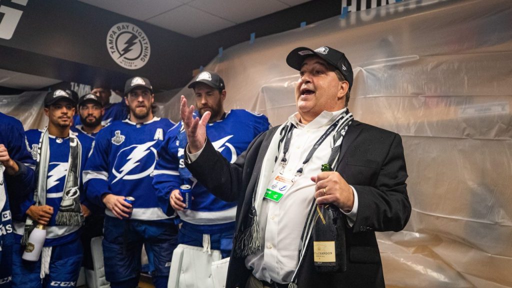 Tampa Bay Lightning de la NHL en conversaciones de venta, dice propietario