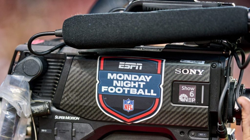 11 millones de suscriptores de DirecTV sintonizaron el primer partido de Monday Night Football.