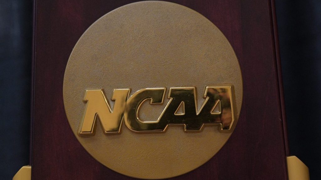 Acuerdo de la Cámara de Representantes de la NCAA no aprobado, incendios en audiencias