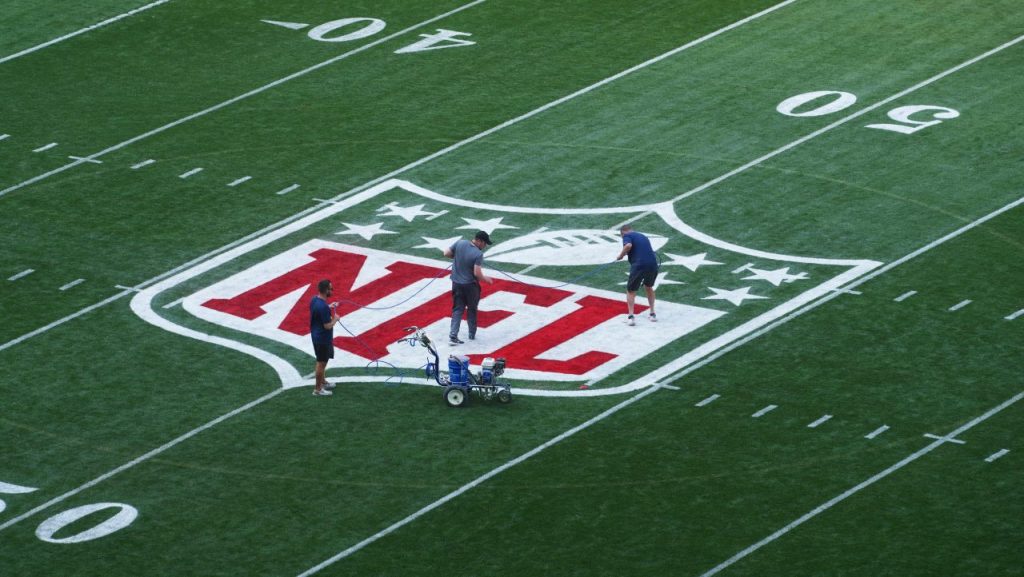 Cuesta $788 ver todos los partidos de la NFL en tu televisor sin cable.