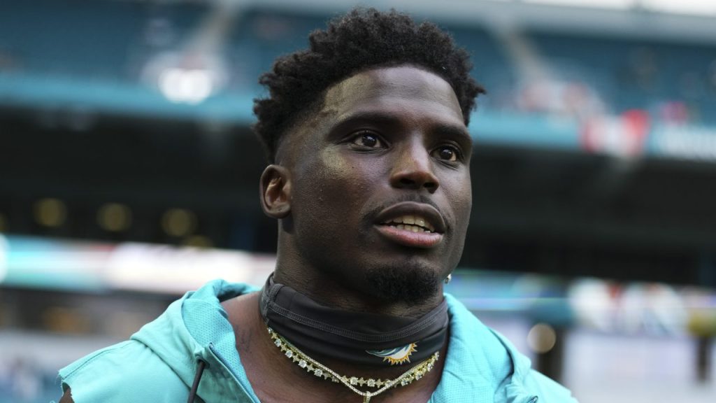 El arresto de Tyreek Hill por la policía de Miami-Dade podría dar lugar a cargos.