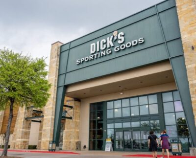 Las acciones de Dick's Sporting Goods caen a pesar del aumento de los márgenes de beneficio