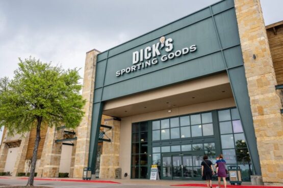 Las Acciones De Dick'S Sporting Goods Caen A Pesar Del Aumento De Los Márgenes De Beneficio