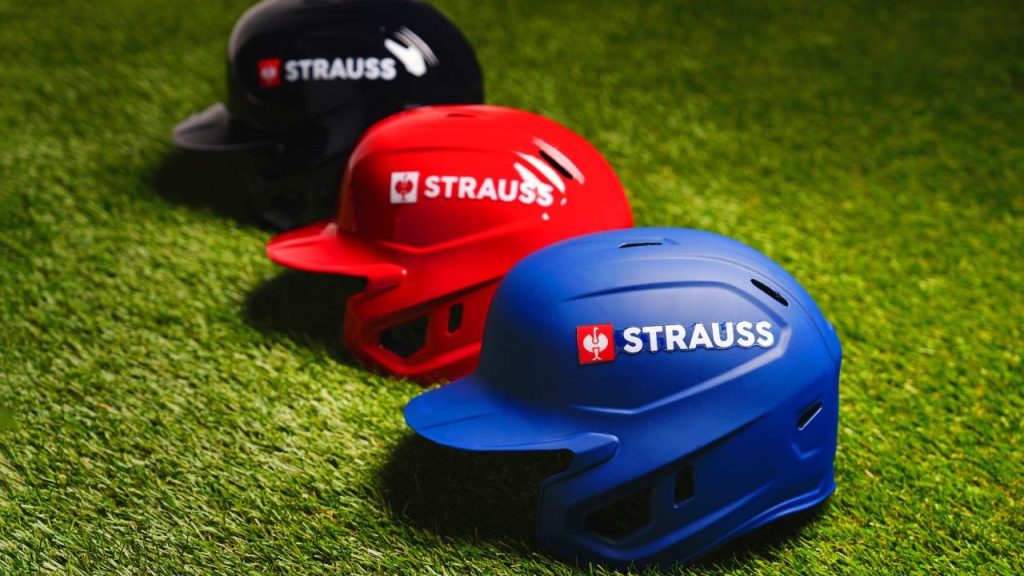 Los cascos de bateo de los playoffs de la MLB contarán con la calcomanía de Strauss en el debut de la marca