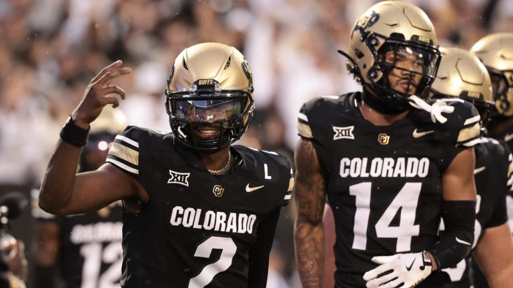 Los fanáticos del fútbol universitario se están perdiendo un gran espectáculo en Colorado.