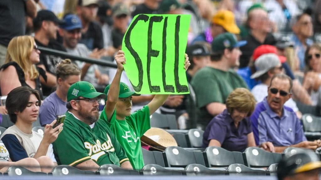 Para el último partido en Oakland, el regalo de los Atléticos alerta a los fanáticos