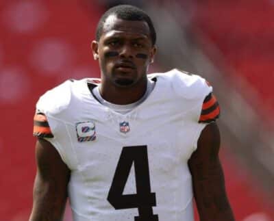 El acuerdo de Watson podría evitar que los Browns cancelen su contrato.