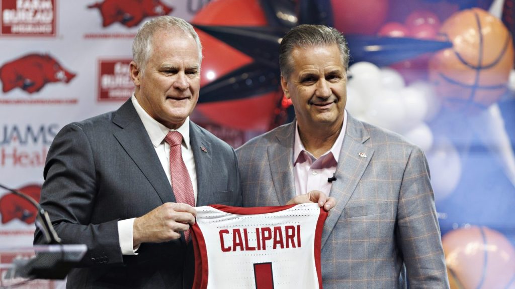 El dinero de la campaña de Calipari destaca entre las figuras del deporte universitario