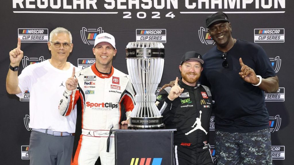 El equipo de carreras propiedad de Michael Jordan demanda a NASCAR y a Jim French