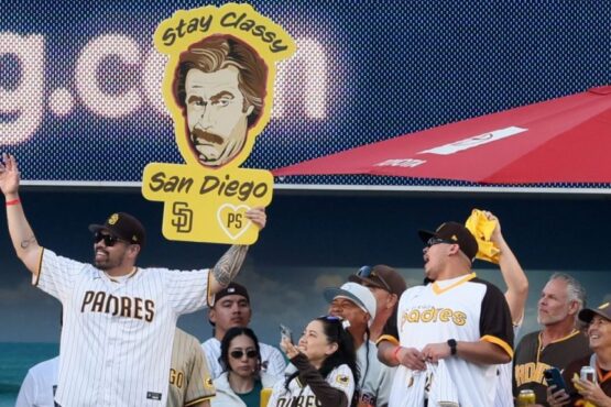 La Tensión En El Estadio Disminuye Mientras Los Padres Lideran A Los Dodgers En La Nlds.