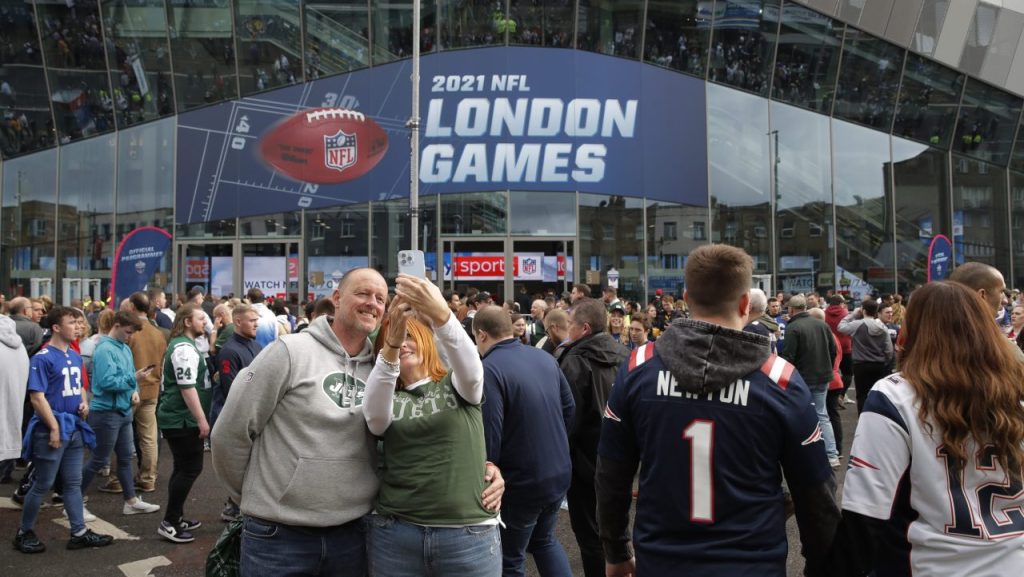 Los equipos de la NFL en Londres están trabajando para crear fanáticos para toda la vida.