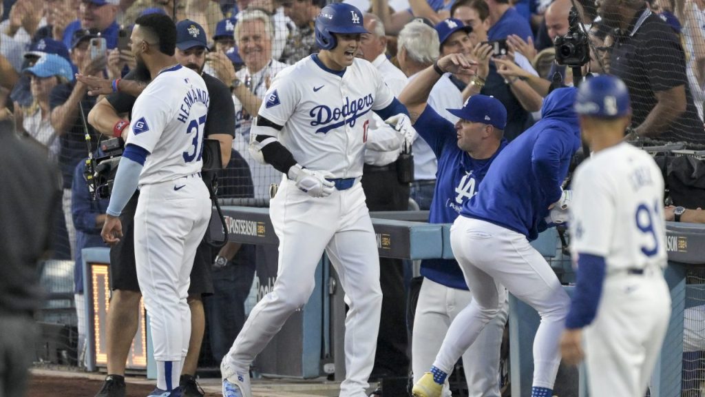 Ohtani Magic: La estrella de los Dodgers jonronea en el primer juego de playoffs