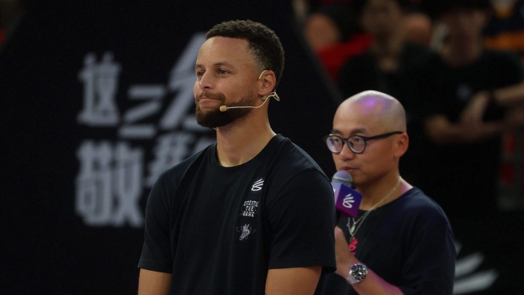 Steph Curry, el provocador chino renueva Under Armour, Amer como descubrimiento de acciones.