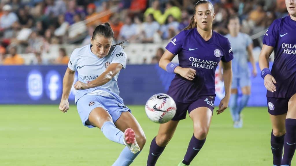 Ion Goura regresa usando el ‘increíble’ NWSL WNBA Playbook