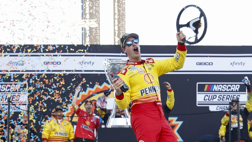 Joey Logano gana el tercer título consecutivo de la Copa NASCAR de Penske