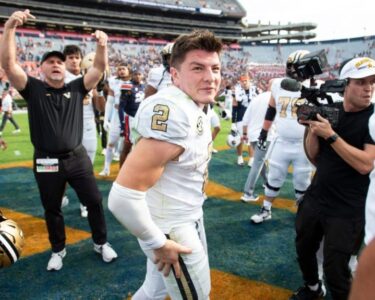 &Quot;Vanderbilt Qb Enfrenta Una Demanda Por Las Restricciones De La Ncaa A Los Jugadores De Juco&Quot;.