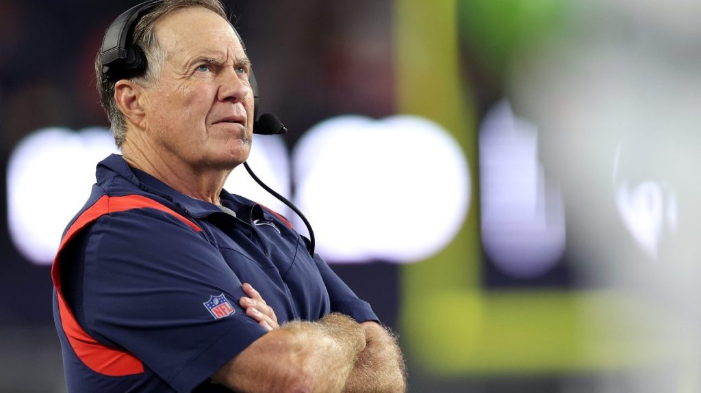 Bill Belichick se opuso a la tendencia al aceptar el puesto de entrenador de la UNC.