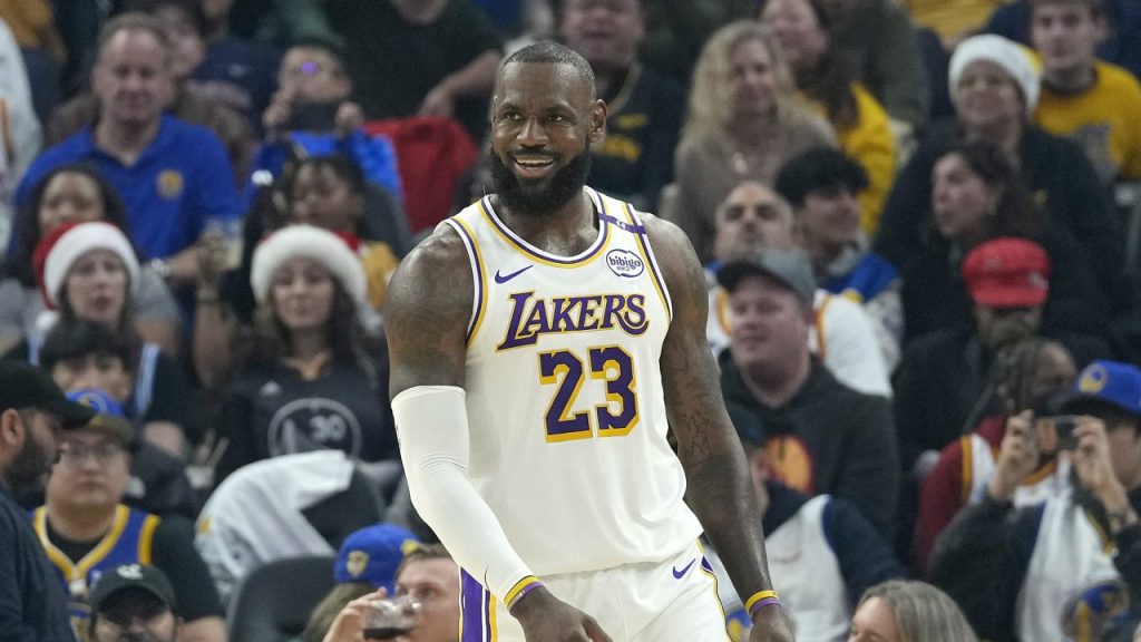 Cuando LeBron James cumplió 40 años, sus ganancias en la NBA superaron los 1.500 millones de dólares