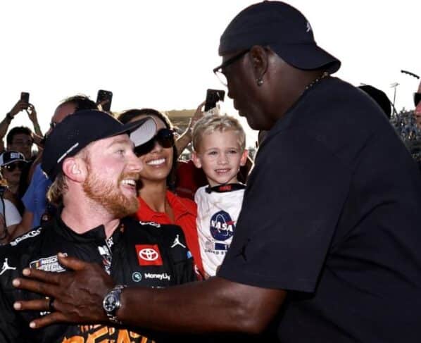 "Las carreras de Michael Jordan 'se autolesionan', argumenta NASCAR".