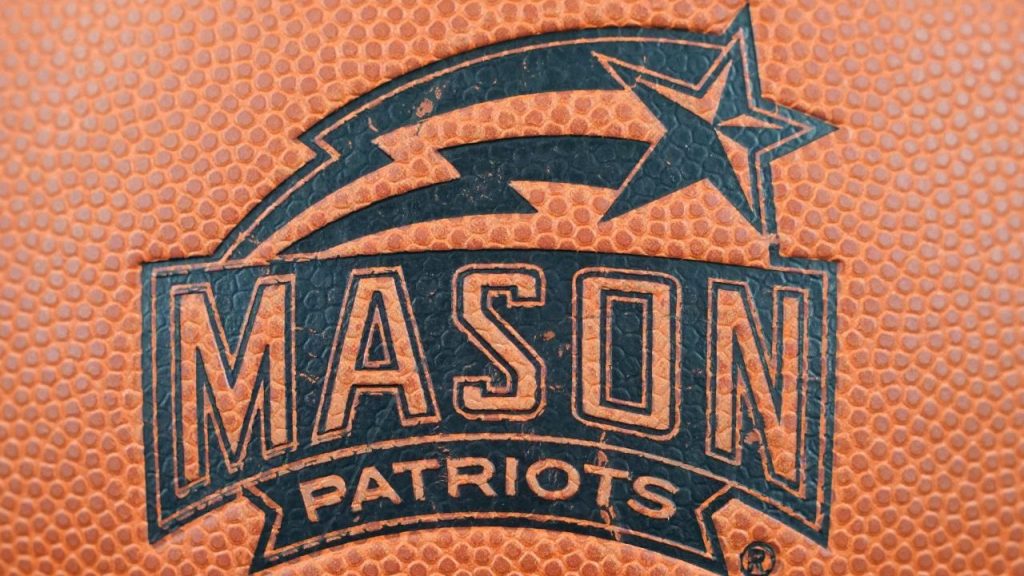 Los federales arrestan a George Mason en su viaje de baloncesto a las Bahamas