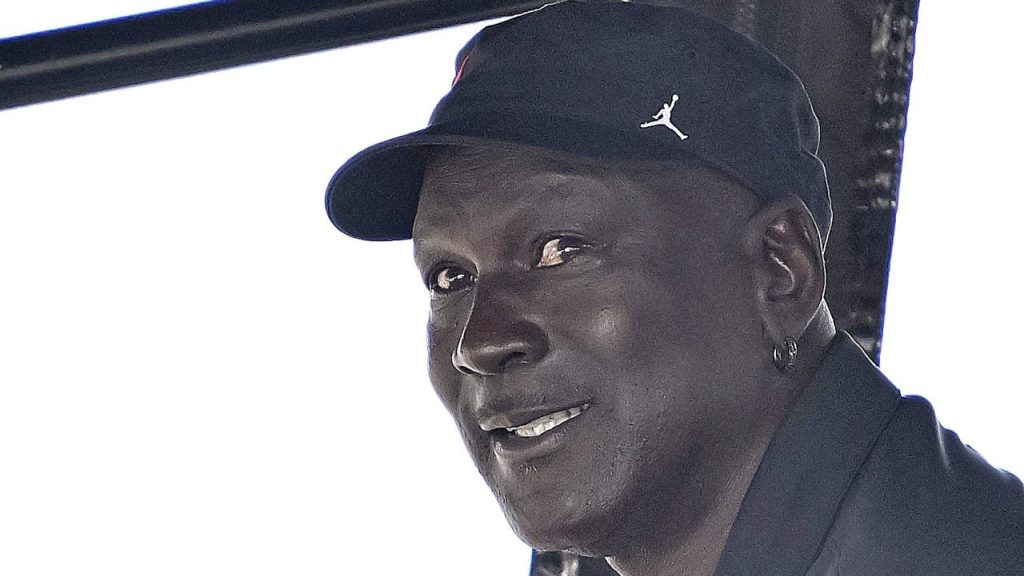 Michael Jordan critica a NASCAR por ‘culpar a las víctimas’ en una demanda antimonopolio