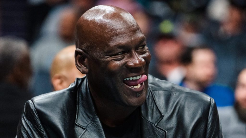 Michael Jordan gana el primer lugar en NASCAR