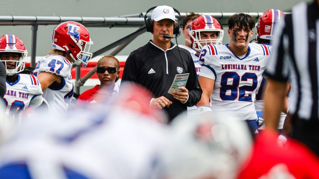 Tienda Marshall Bowl $ 25,000 en Los Ángeles. Mantiene el bolsillo del entrenador técnico.