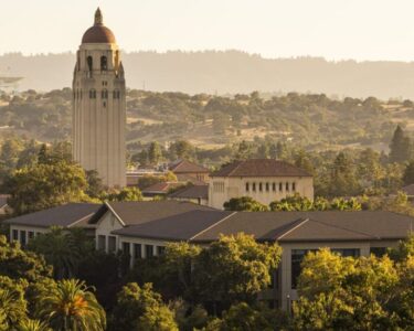 Los atletas de Stanford y Temple presentan objeciones a la vivienda