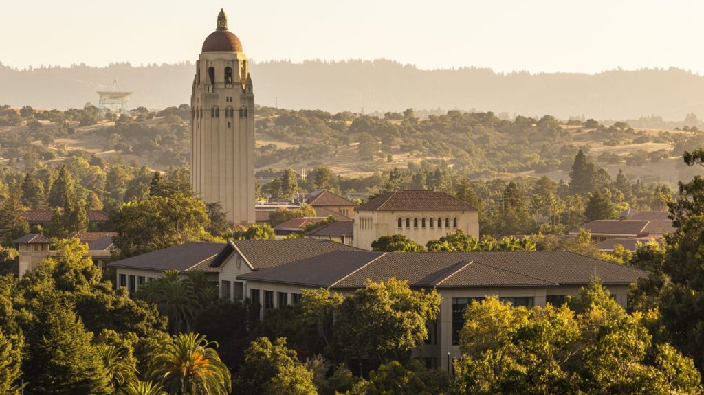 Los atletas de Stanford y Temple presentan objeciones a la vivienda